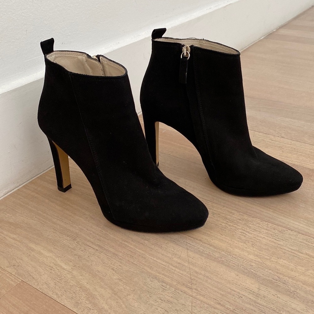 ZARA BASIC Gently used black suede booties